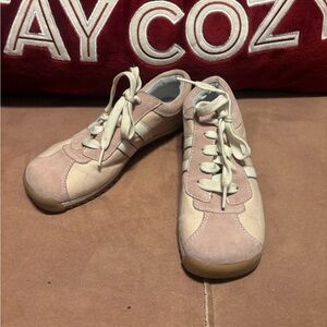 Vintage Steve Madden Pink and Cream Casual Sneakers